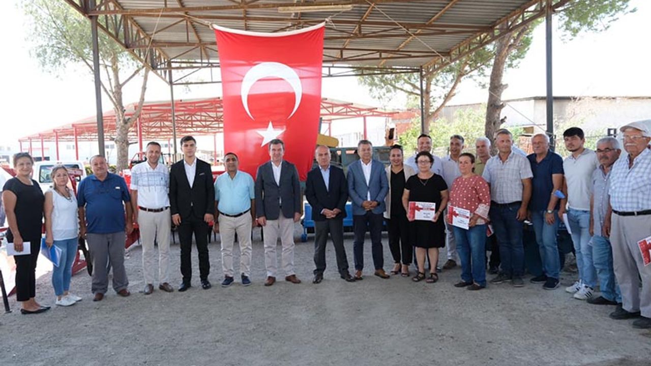 İzmir'de 43 çiftçiye hibe makine ve ekipman desteği!