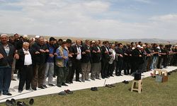 Çiftçi yağmur duasına çıktı