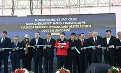 15 hayvanı olana yıllık 270 bin TL destek! Bakan Yumaklı Van’da hayvanları teslim etti