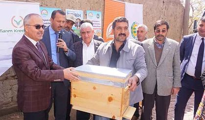 Üreticiye organik arı kovanı dağıtıldı