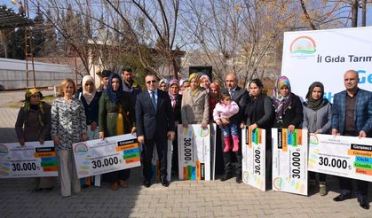 Kilis’te genç çiftçilere 720 koyun dağıtıldı