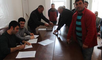 Kars’ta 72 adet Simental boğa dağıtıldı!