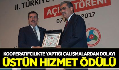 Recep Konuk’a üstün hizmet ödülü