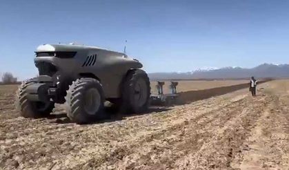 Çin’in otonom traktörü Honghu T70 tarlalarda: Tarımda insan gücü tarihe mi karışıyor?