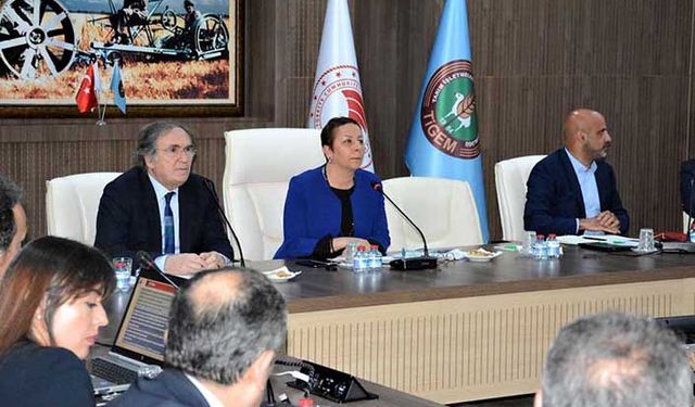 TİGEM'de lifli bitkiler toplantısı