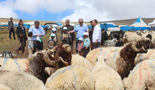 İl Müdürü yetiştiricilerle bir araya geldi