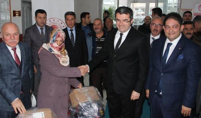 Erzurum'da süt sağım makinası dağıtıldı