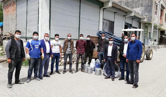 Kapama badem meyve bahçelerine ait malzemeler neler? 10 çiftçiye dağıtıldı