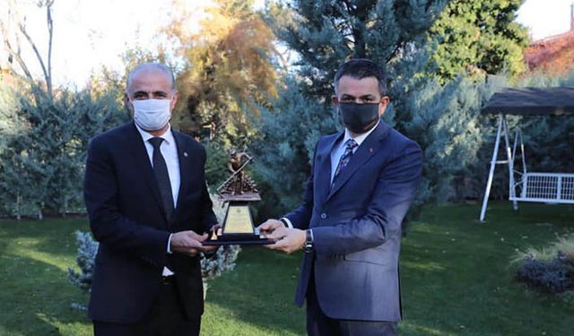 Tohum Yetiştiricileri Alt Birliği Başkanı Bakan Pakdemirli ile görüştü