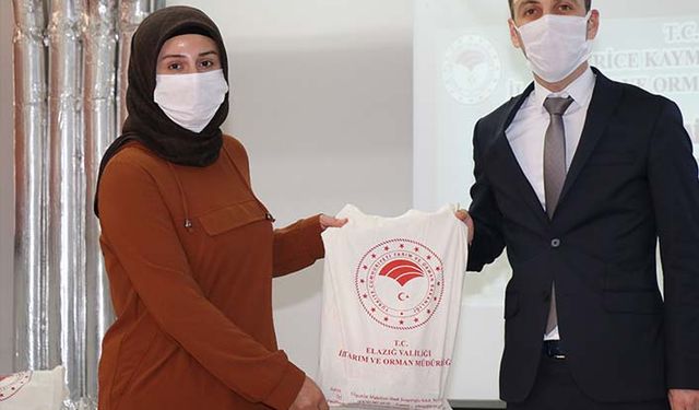 Bamya üretimi yapacak kadın çiftçilere tohum dağıtıldı