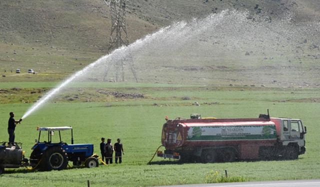 Batman ovasını kuraklık vurdu çiftçi tankerle su taşıyor!