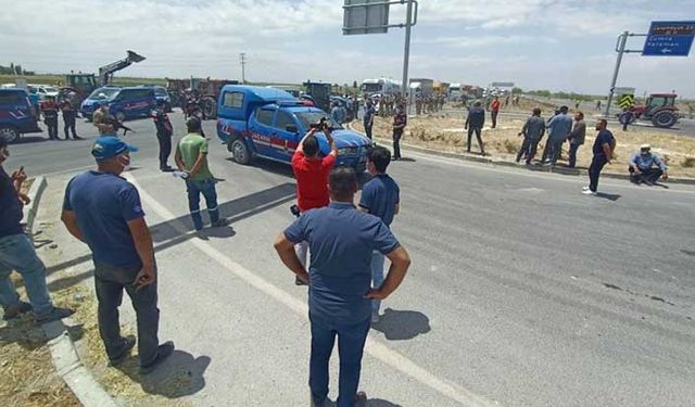 Konya'da çiftçiler Adana yolunu trafiğe kapattı!