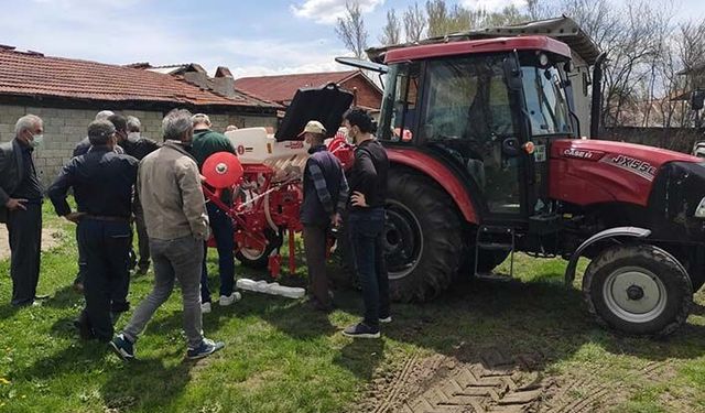 Tarım ilçe müdürlüğünden pnömatik mibzer desteği ihtiyacı olan çiftçi kullanabilecek
