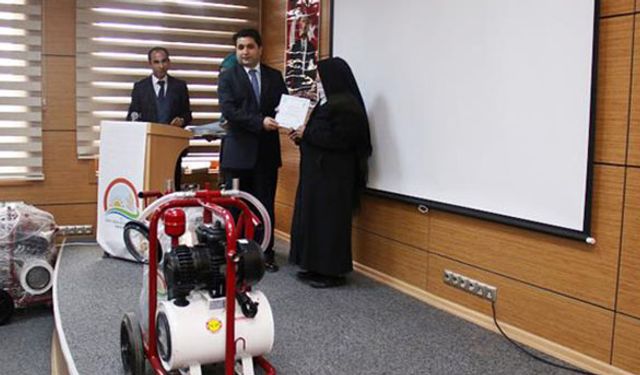 Kadın çiftçiler süt sağım makinelerini aldılar