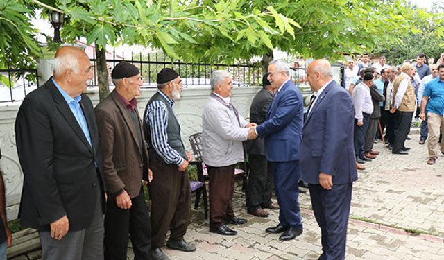 Hadi Tunç kendi köyünde çiftçilerle bir araya geldi