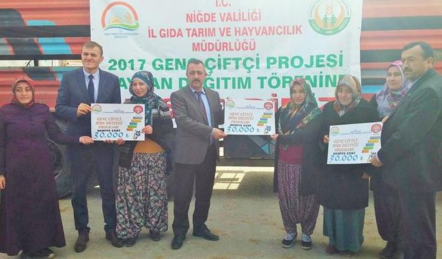 Niğde’de genç çiftçinin yüzü güldü