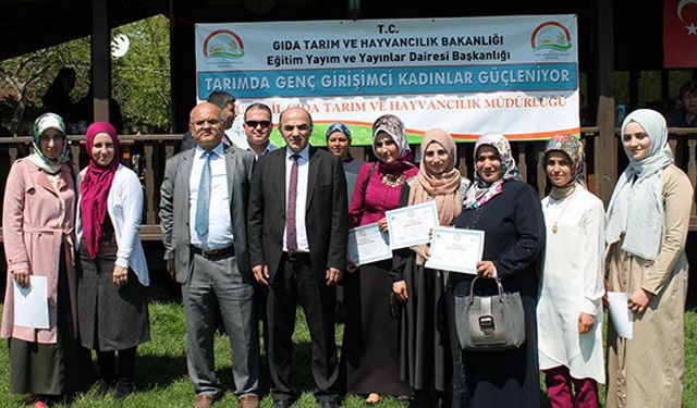 75 kadın çiftçiye sertifikaları verildi