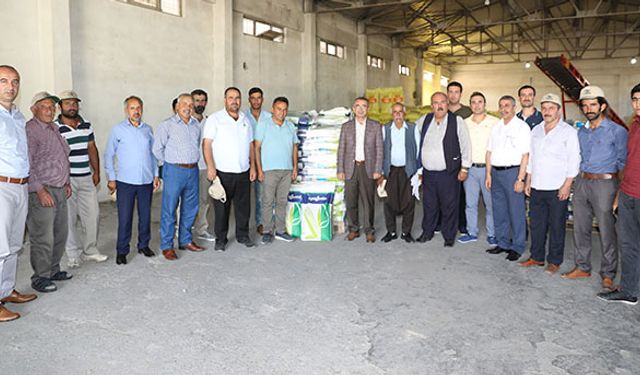Çiftçiye silajlık mısır tohumu dağıtıldı