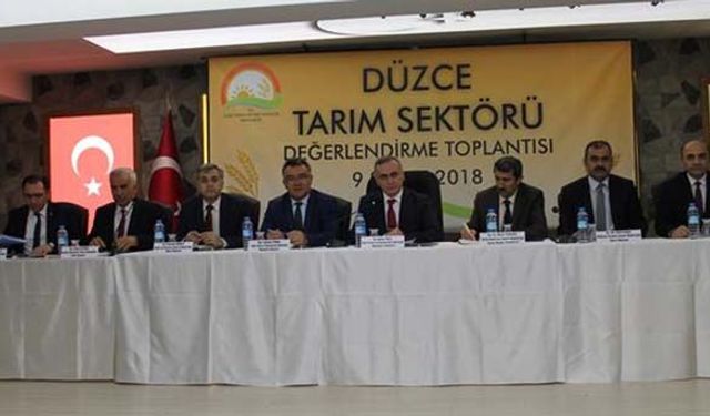 Özlü çiftçinin taleplerini not etti