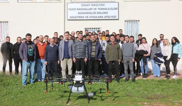 Ziraat Fakültesi öğrencilerine tarım ilaçlama dronu hibe edildi!