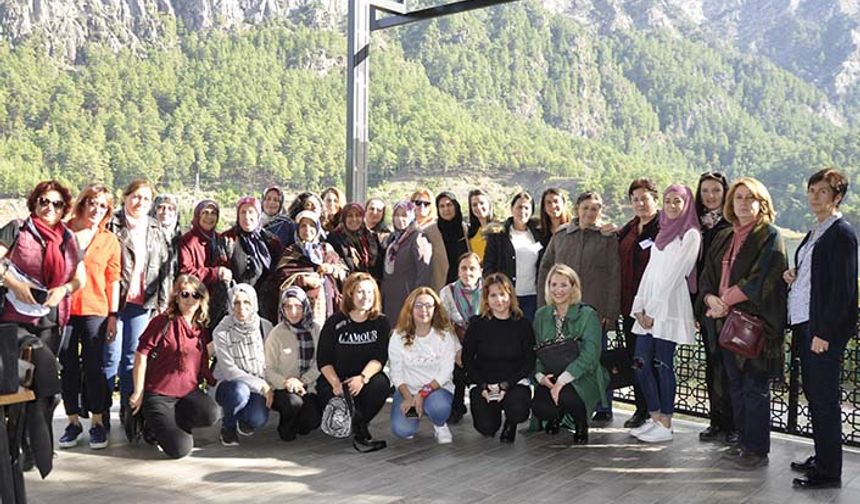 Önder kadın üreticilerden Antalya'ya teknik gezi