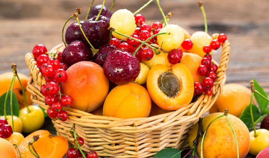 Aşırı sıcaklar meyveleri vurdu! Adana'da karpuz, kavun yandı..