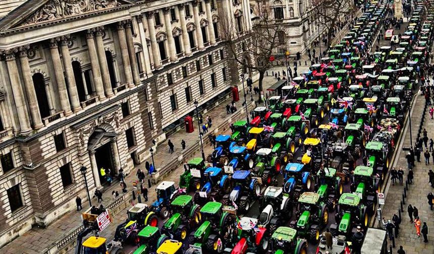 Avrupa çiftçisi öfkeli: Brüksel'de 10 bin traktörle eylem!