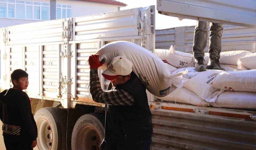 Yem patronlarından TÜYEM'e 'Ağır' çağrı: 50 kilo ile yükleyici bulamıyoruz!