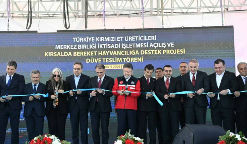 15 hayvanı olana yıllık 270 bin TL destek! Bakan Yumaklı Van’da hayvanları teslim etti