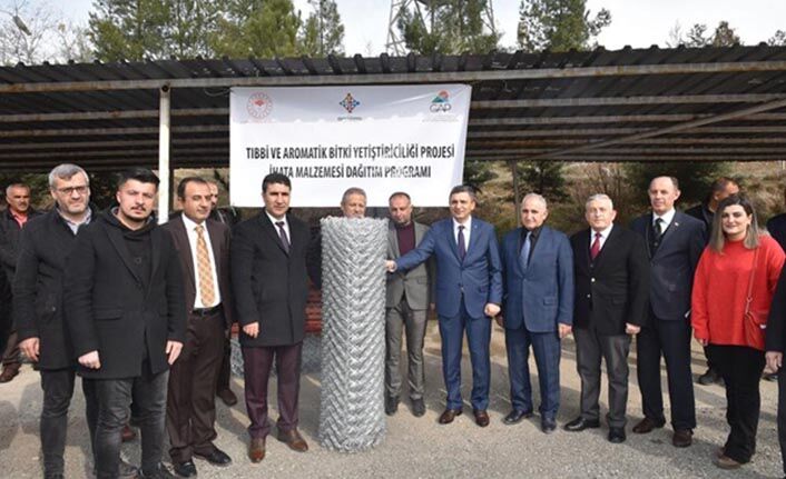 Tıbbi aromatik bitki yetiştiren çiftçiye malzeme desteği