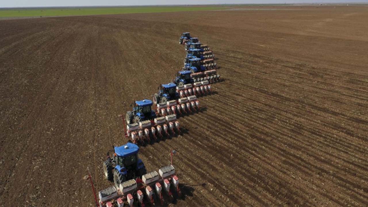 Tarım ve Orman Bakanı Vahit Kirişçi, sosyal medya hesapları üzerinden yaptığı açıklamada, “115 milyon 508 bin 658 TL’lik tarımsal destekleme ödemelerini bugün çiftçilerimizin hesaplarına aktarıyoruz. Hayırlı ve bereketli olsun” dedi. 