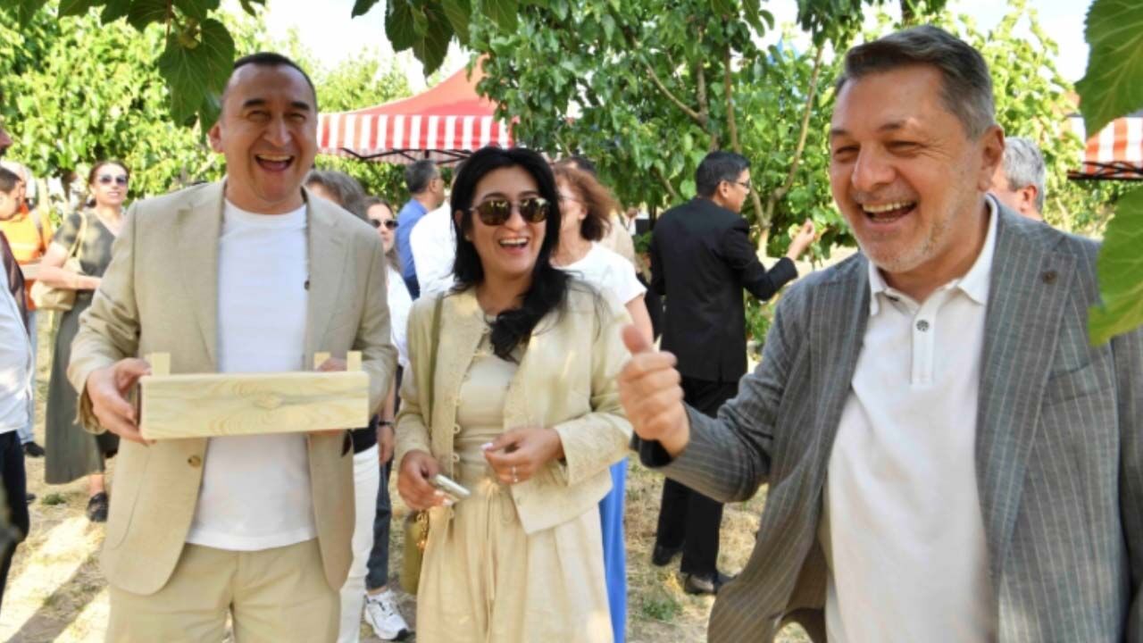 Ankara'da 18 bin meyve ağacının bulunduğu ATA Çiftliği'nde ilk hasat